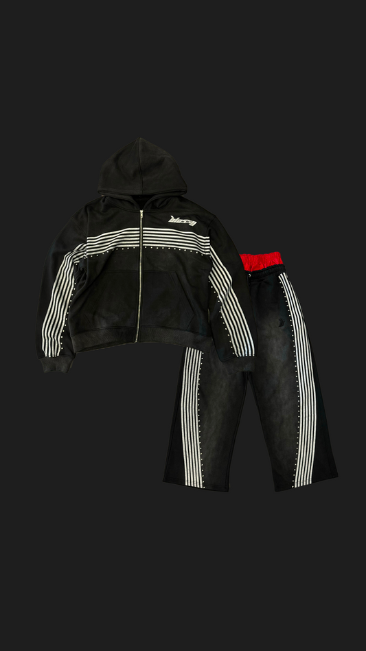 SAGGING TRACKSUIT